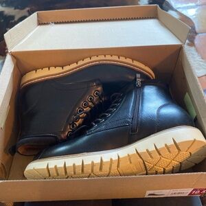 Steve Madden Black  Chukka Boots